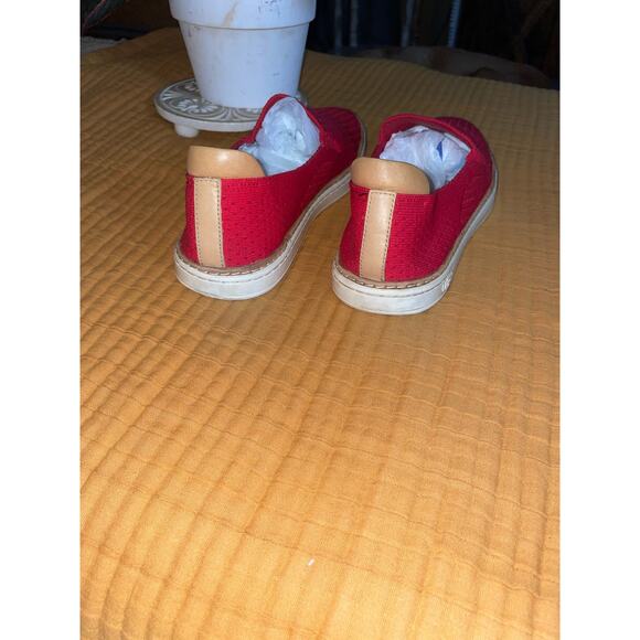 UGG Australia, Sammy 101-6756 Women’s Tango Red Slip on Size | 10 - Picture 2 of 5
